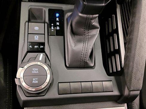 Used 2025 Toyota Tacoma SR5 AWD/4WD image 37