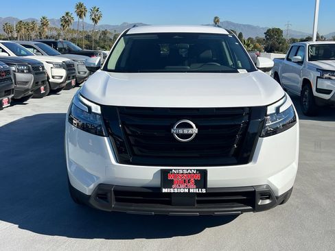 New 2026 Nissan Pathfinder SV FWD image 9