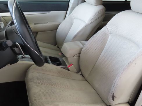 Used 2011 Subaru Outback 2.5i Premium AWD/4WD image 10