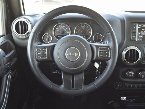 Used 2018 Jeep Wrangler Unlimited Sahara w/ Connectivity Group image 11