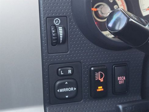 Used 2013 Toyota FJ Cruiser 4WD image 16