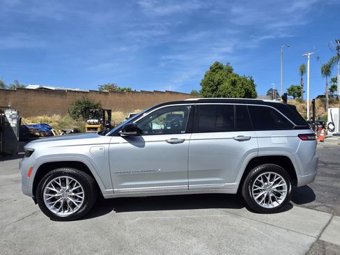 Certified 2022 Jeep Grand Cherokee Summit AWD/4WD image 2