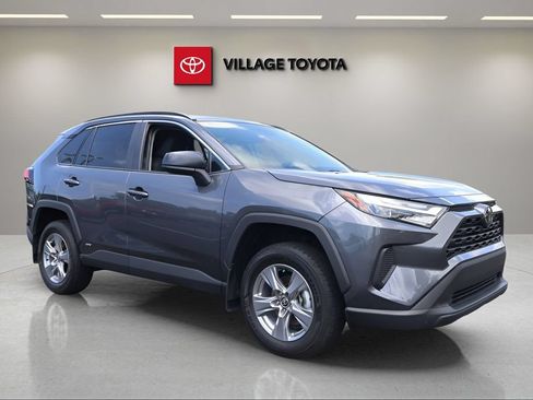 Certified 2025 Toyota RAV4 LE AWD/4WD image 7
