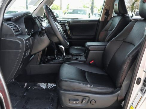 Used 2022 Toyota 4Runner TRD Off-Road Premium AWD/4WD image 18