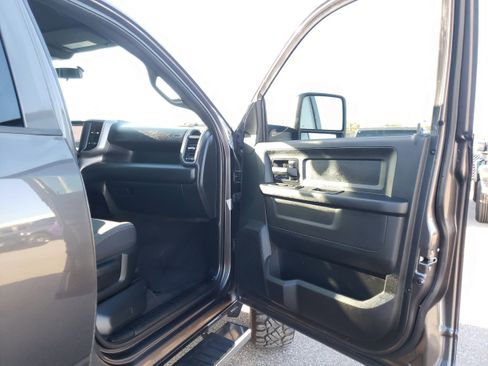 Used 2024 RAM 2500 Tradesman w/ Chrome Appearance Group image 17