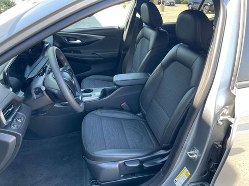 Used 2025 Buick Envista Preferred image 36