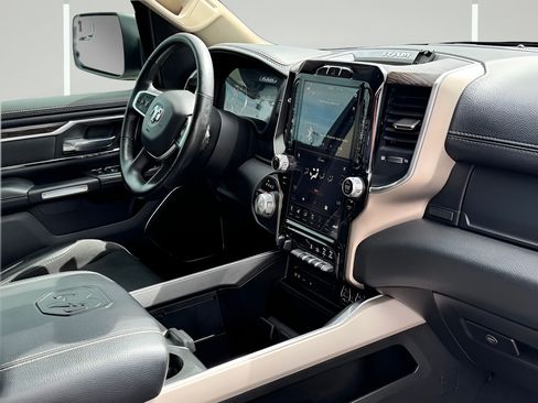Used 2019 RAM 1500 Laramie AWD/4WD image 8
