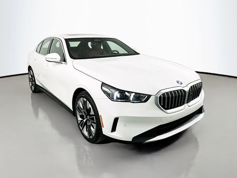 Used 2025 BMW 530i 530i w/ Premium Package image 3