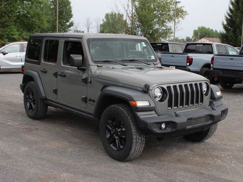 Used 2020 Jeep Wrangler Unlimited Sport AWD/4WD image 3