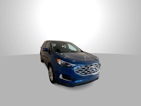 Used 2023 Ford Edge Titanium image 2