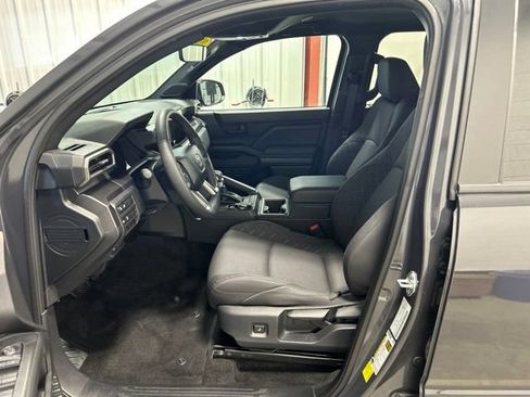 Used 2025 Toyota Tacoma SR5 AWD/4WD image 12