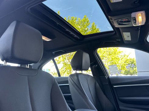 Used 2018 BMW 328d Sedan w/ Convenience Package RWD image 17