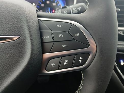 New 2026 Chrysler Pacifica Select image 13
