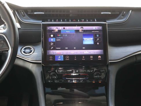 Used 2022 Jeep Grand Cherokee L Limited RWD image 16