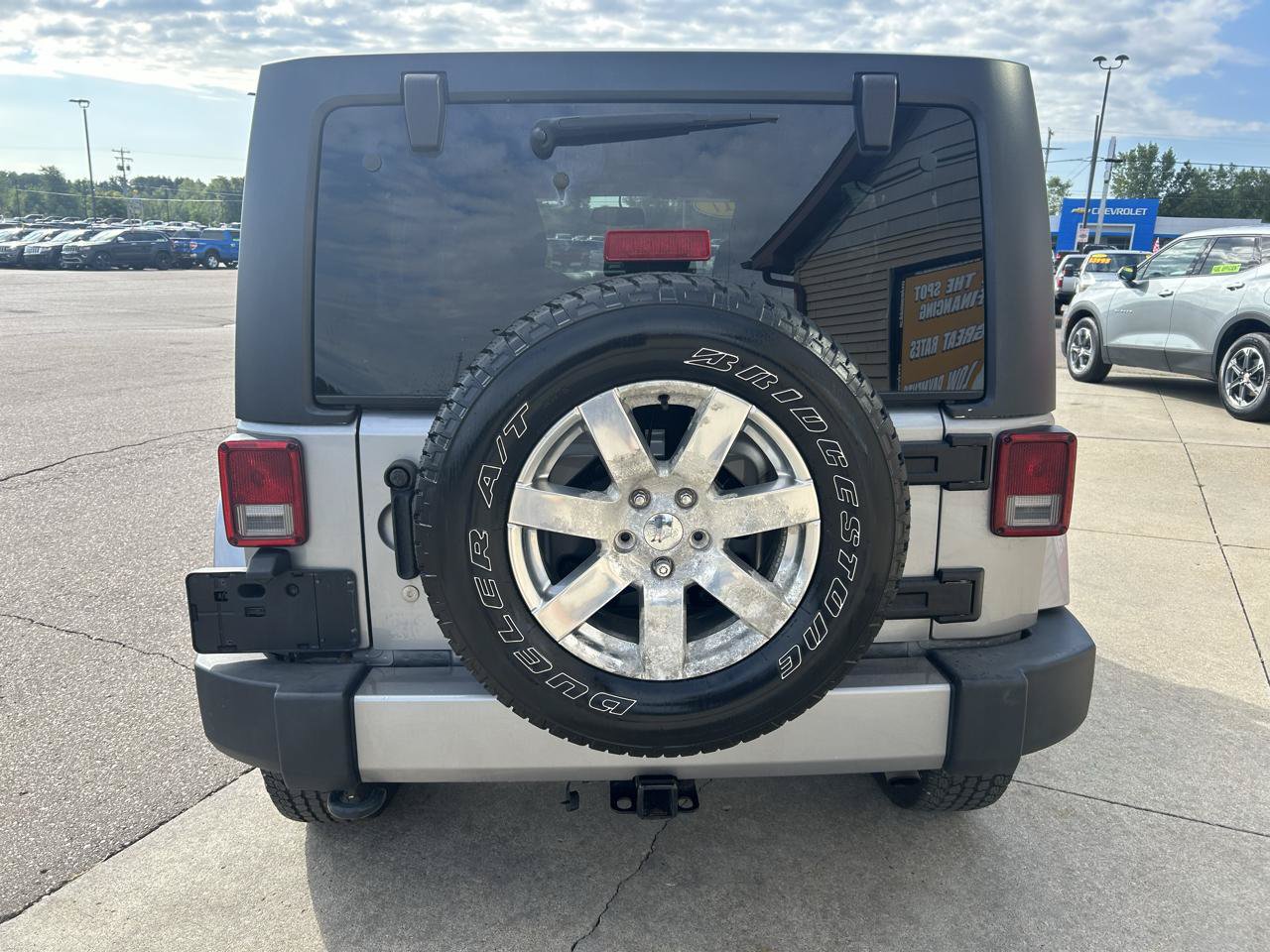 Used 2017 Jeep Wrangler Unlimited Sahara AWD/4WD image 8
