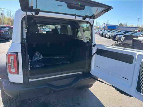 New 2026 Ford Bronco Badlands image 9