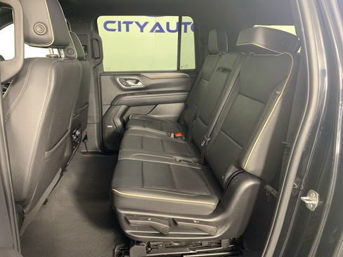 Used 2024 Chevrolet Suburban Premier AWD/4WD image 30