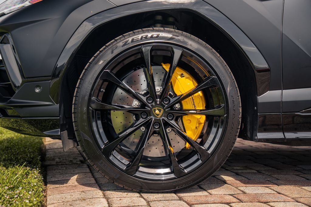 Used 2023 Lamborghini Urus S AWD/4WD image 16