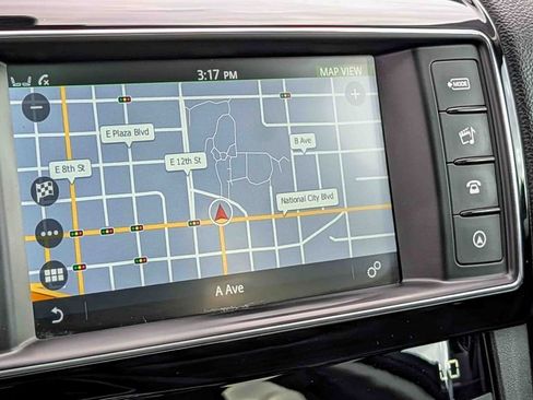 Used 2018 Jaguar F-PACE Prestige image 33