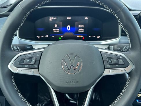 New 2026 Volkswagen Taos SE image 22