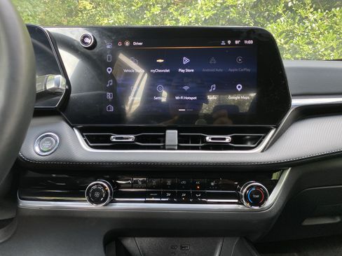Used 2026 Chevrolet Equinox LT FWD image 25