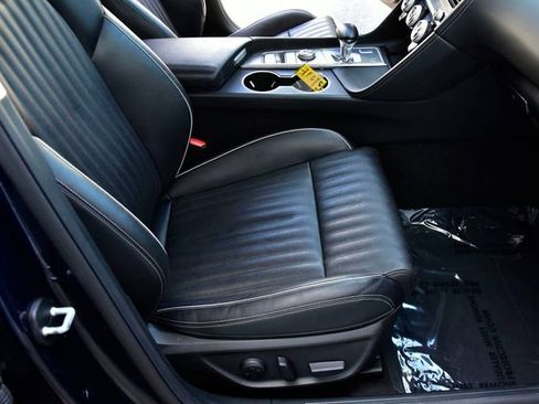 Used 2022 Genesis G70 3.3T RWD image 11