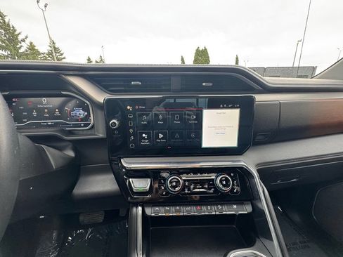 Used 2024 GMC Sierra 1500 Denali w/ Technology Package AWD/4WD image 32