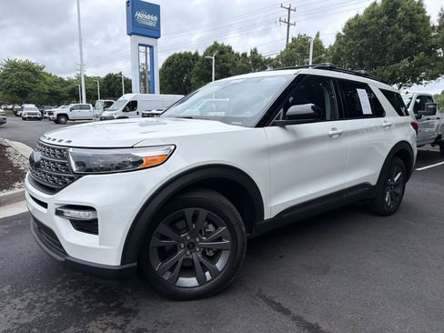 Used 2023 Ford Explorer XLT w/ Equipment Group 202A AWD/4WD image 5