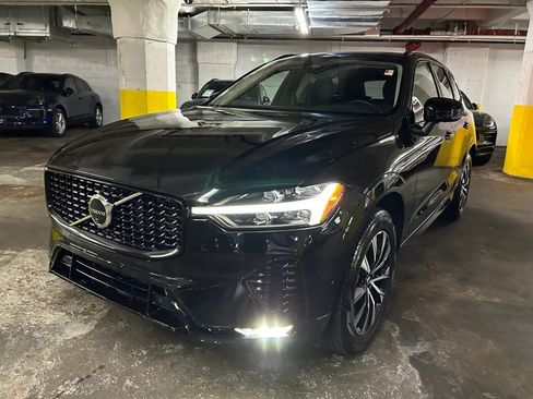 Certified 2025 Volvo XC60 B5 Plus image 3