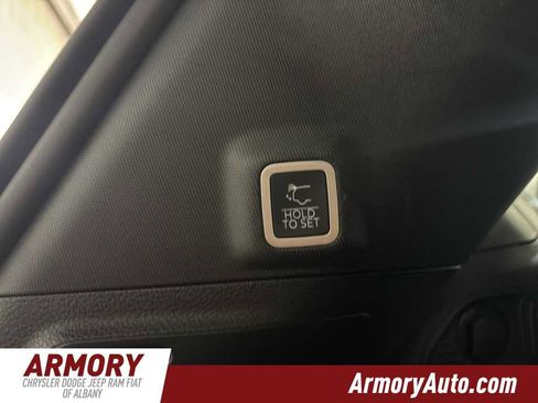 Used 2022 Jeep Grand Cherokee Overland w/ Luxury Tech Group IV image 32