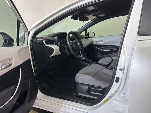 Used 2024 Toyota Corolla SE image 2