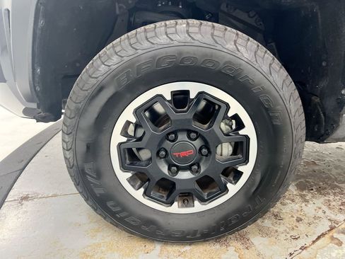Used 2024 Toyota Tacoma TRD Off-Road AWD/4WD image 27