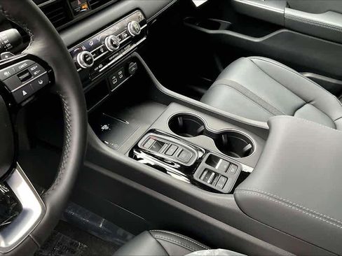 New 2025 Honda Pilot Touring image 14