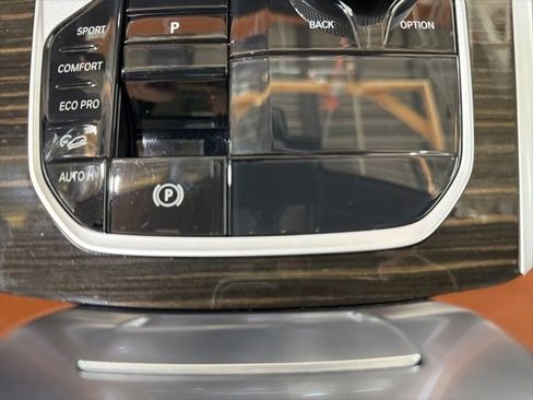 Certified 2024 BMW X6 xDrive40i w/ Executive Package image 40