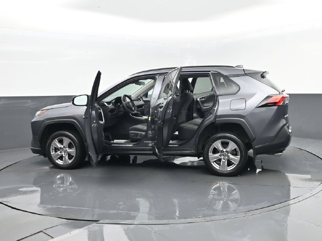 Used 2022 Toyota RAV4 XLE AWD/4WD image 28