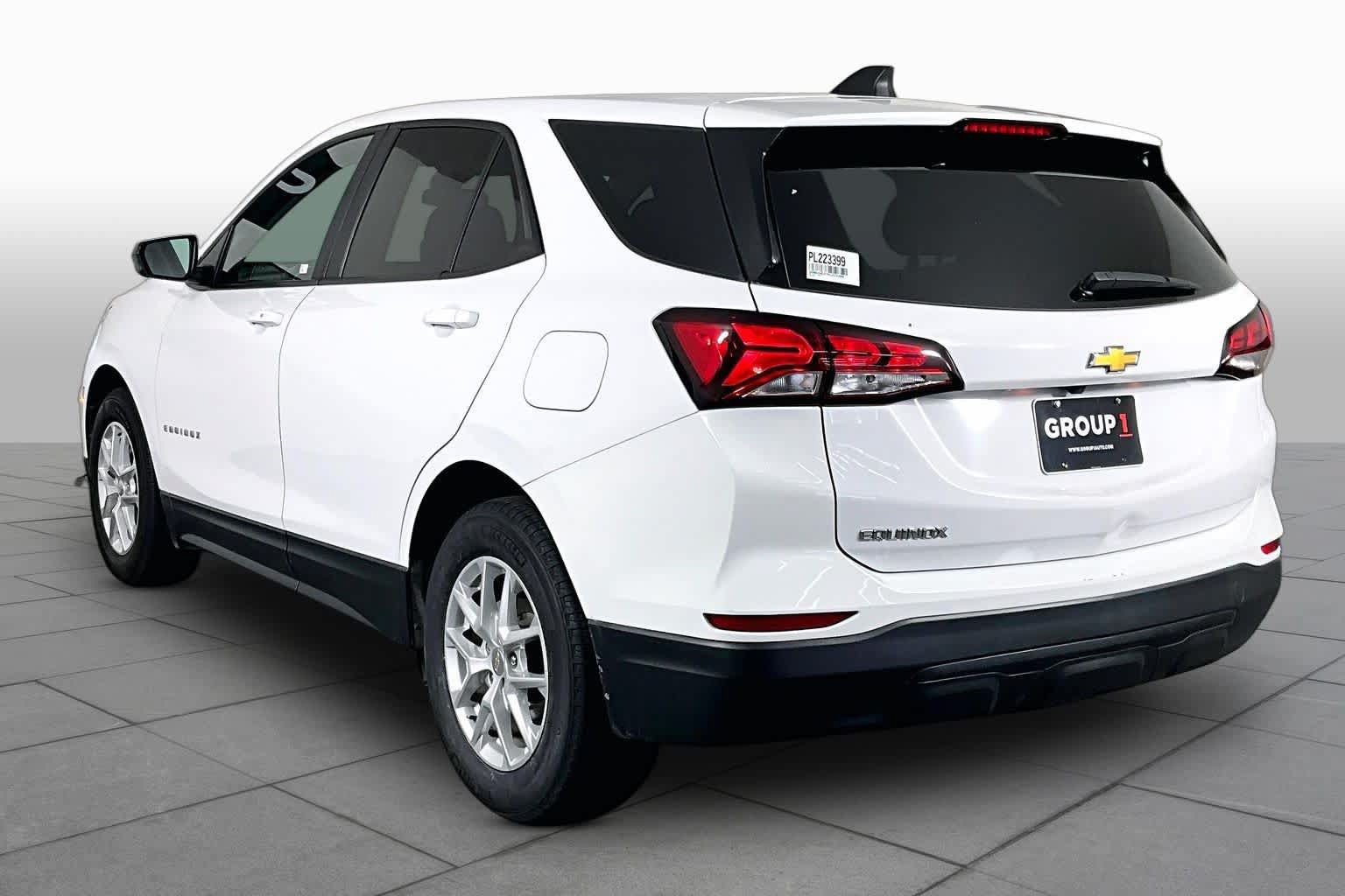 Used 2023 Chevrolet Equinox LS w/ LS Convenience Package FWD image 11