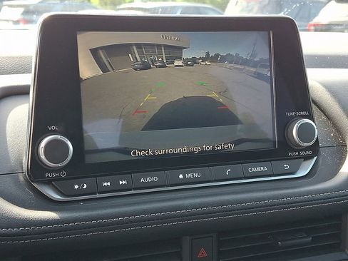 Used 2024 Nissan Rogue S AWD/4WD image 17
