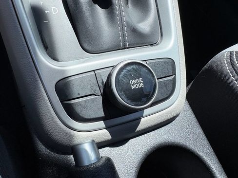 Used 2025 Hyundai Venue SEL FWD image 24