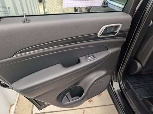 Used 2021 Jeep Grand Cherokee Limited image 20