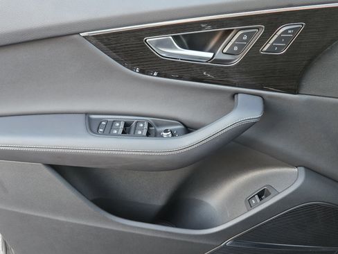 Used 2025 Audi Q7 3.0T Prestige w/ Prestige Package image 30