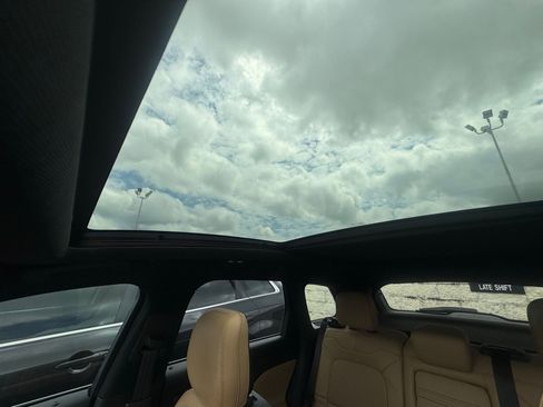 Used 2020 Lincoln Corsair Reserve w/ Equipment Group 202A image 11