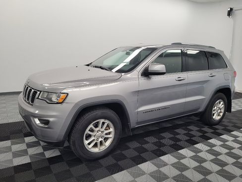 Used 2018 Jeep Grand Cherokee Laredo RWD image 2