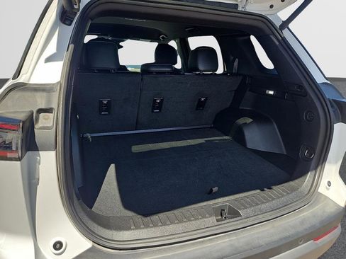 Used 2025 Chevrolet Equinox LT w/ Convenience Package II FWD image 7