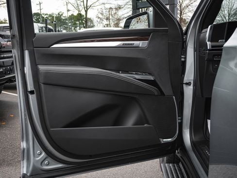 Used 2025 Cadillac Escalade Sport Platinum w/ LPO, ONYX Package image 14