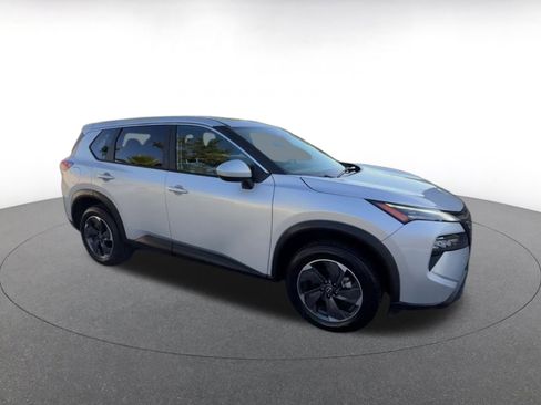 Used 2025 Nissan Rogue SV FWD image 2