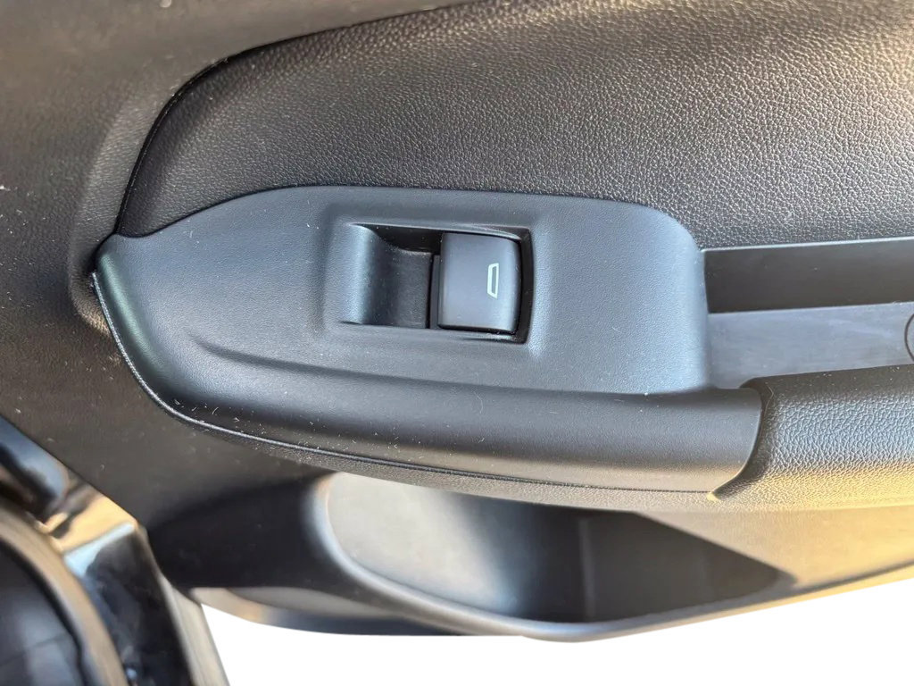 Used 2025 Chevrolet TrailBlazer LT AWD/4WD image 25
