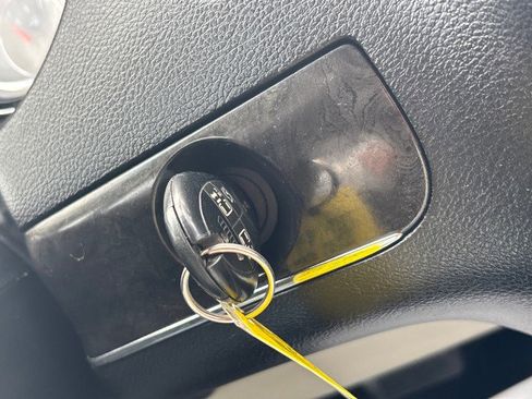 Used 2013 Chrysler Town & Country Touring image 18