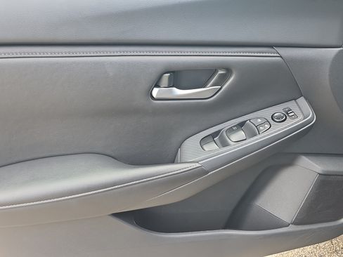 Used 2025 Nissan Sentra SV FWD image 20