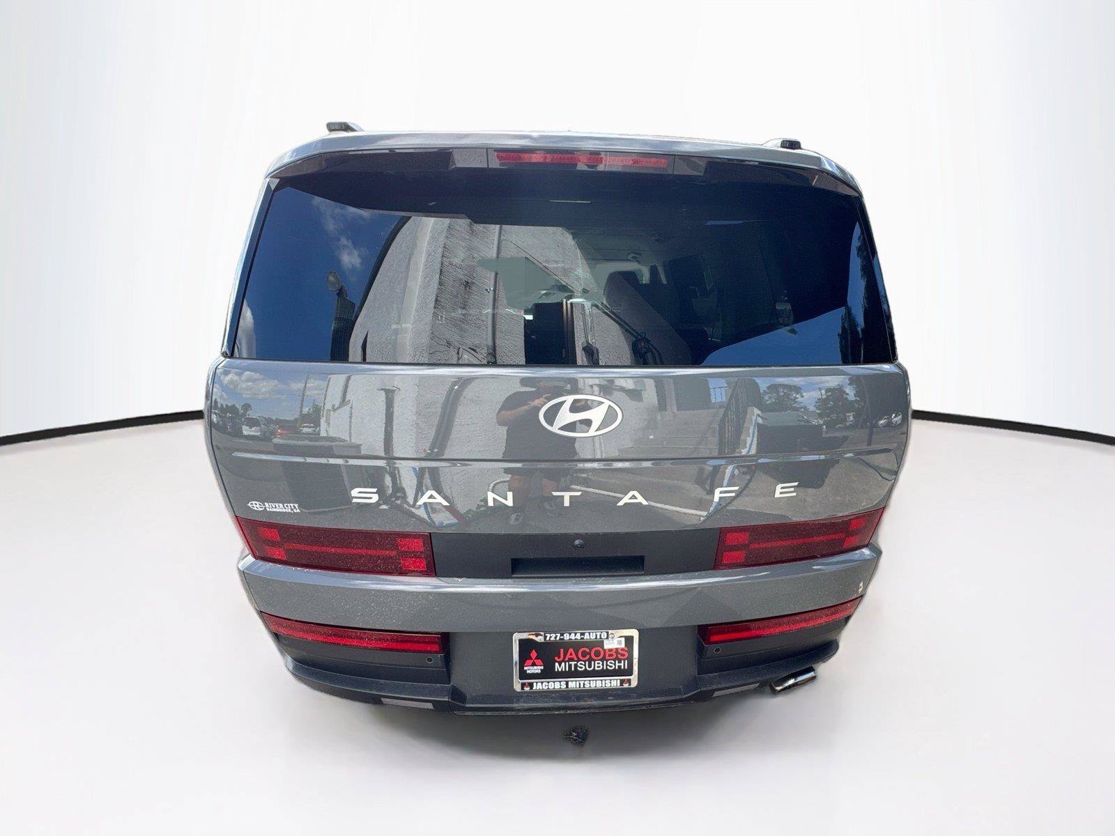 Used 2025 Hyundai Santa Fe SEL FWD image 4