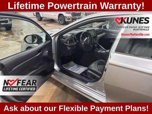 Used 2024 Toyota Camry SE image 19